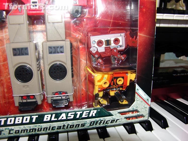 Sdcc Autobot Blaster  (8 of 55)